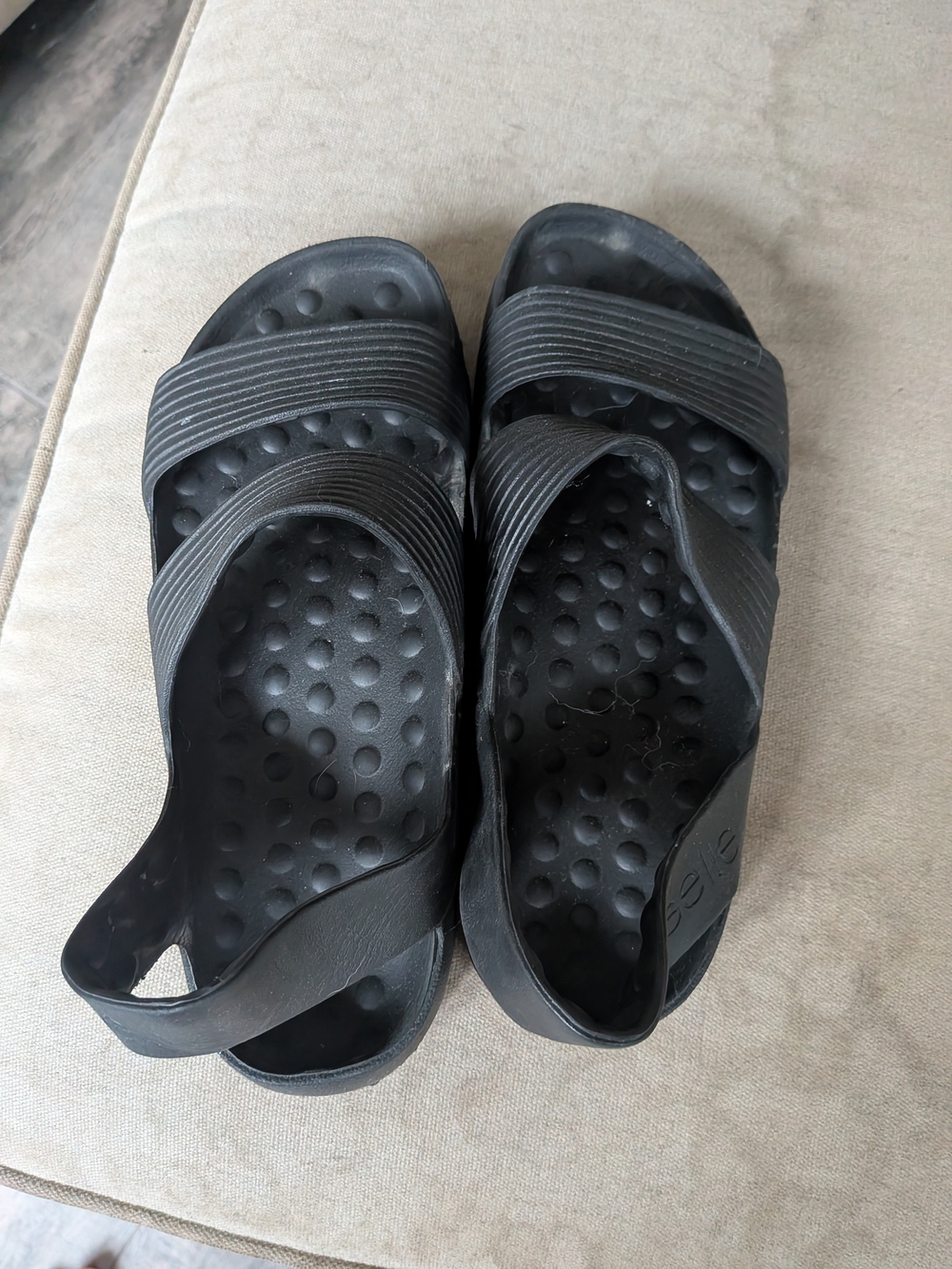 Oiselle Women’s Slide Sandals with Textured Footbed